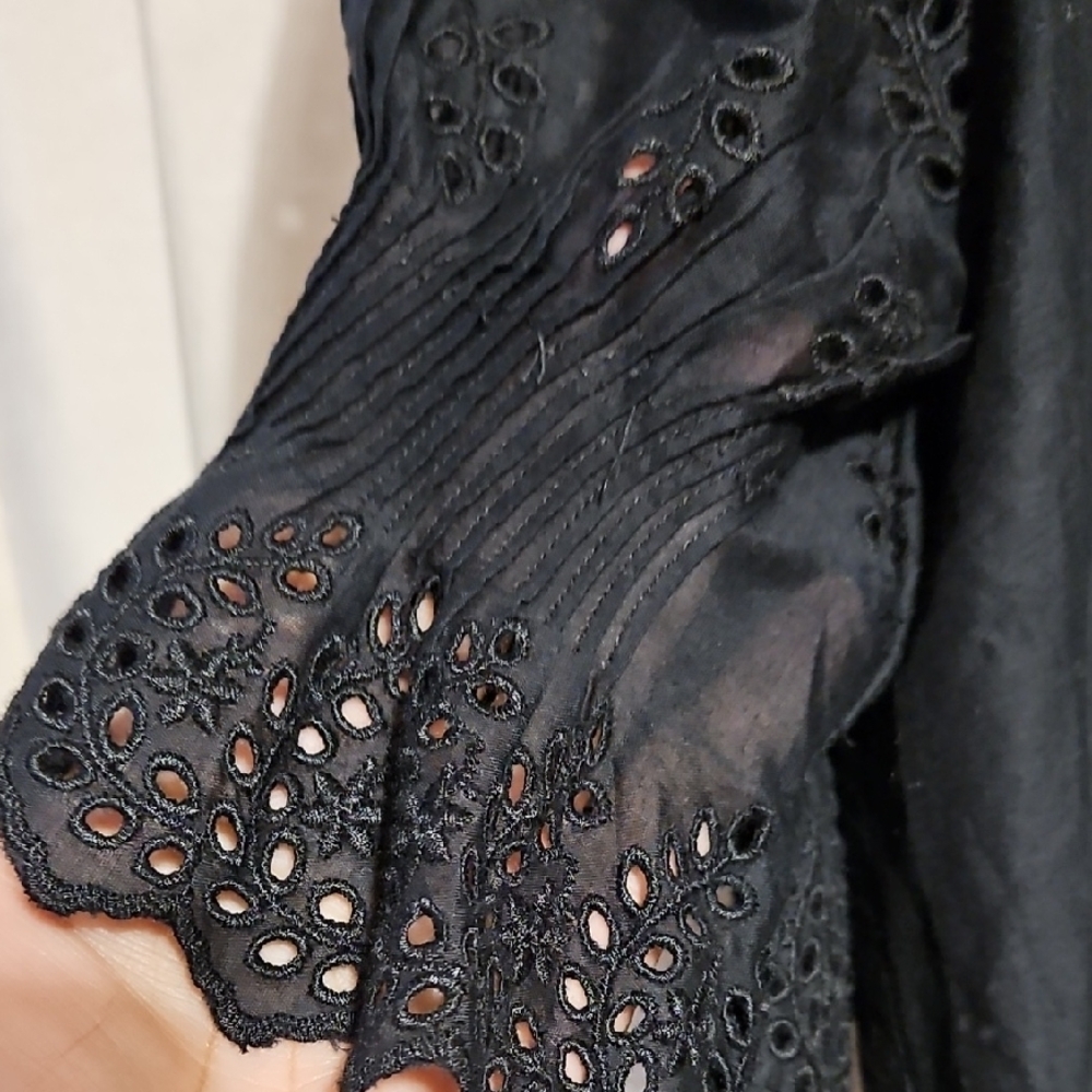 Elegant Black Lace Trim Blouse - Picture 4 of 4